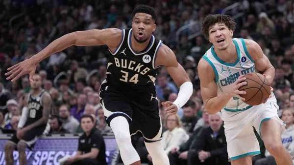 字母哥压哨空接暴扣绝杀 雄鹿险胜黄蜂豪取关键胜利