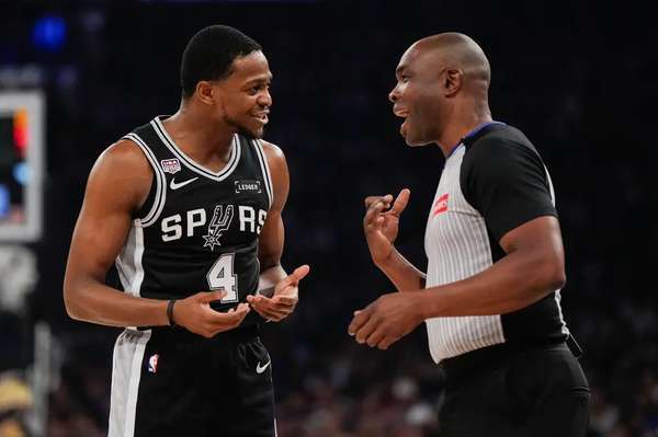 福克斯上篮遭封盖是否犯规？NBA总决赛G4裁判报告出炉：判定为干净盖帽